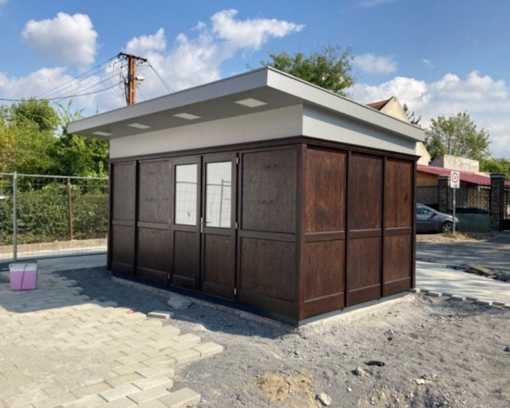 ADV-15-A Utcai pavilon, ajtós